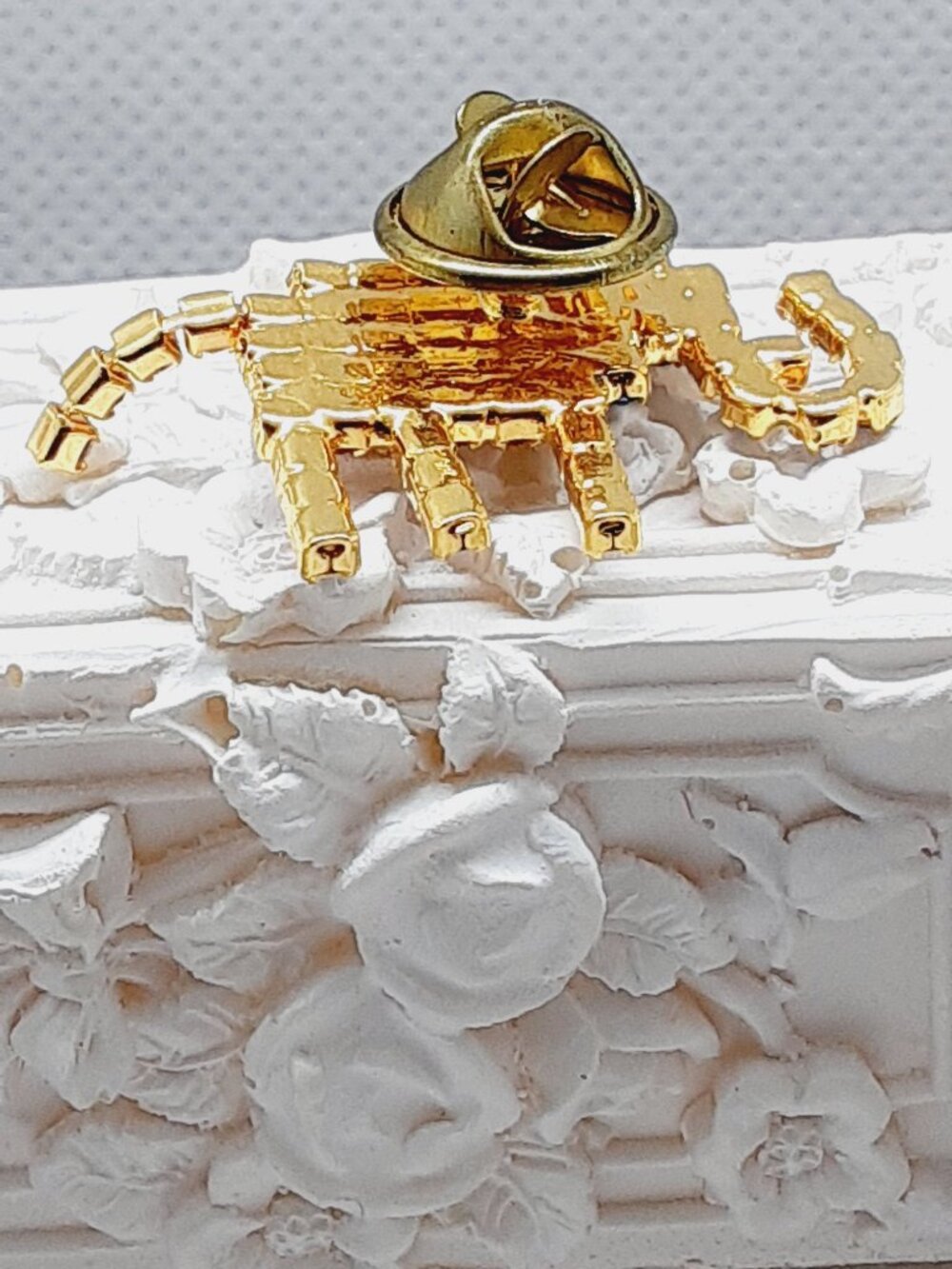 NEW patriotic elephant lapel Put'em Pin with articulated tail - Picture 4 of 7